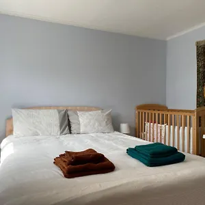 Morden Flat Close To Dlr Station With Free Parking Appartement